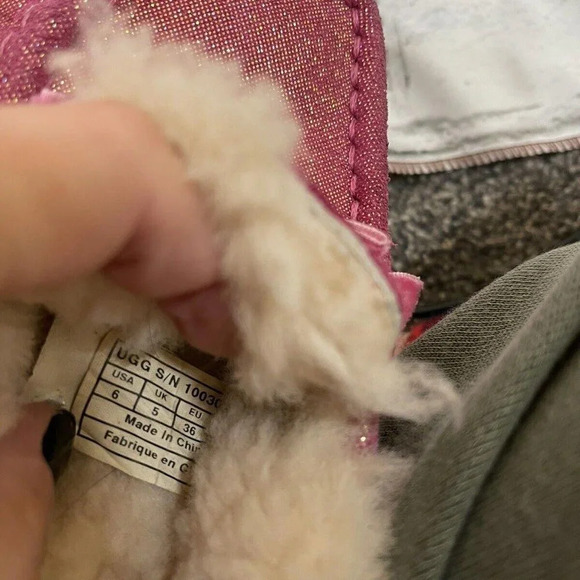 UGG Girl's Annmarie Sparkle Fuchsia Pink Slipper Shoes Size 6 MSRP $150 - Picture 8 of 8